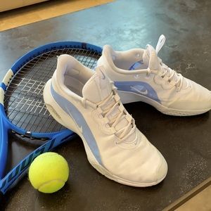 Nike NikeCourt Air Max Volley tennis court shoes white and light blue 9 1/2 9.5